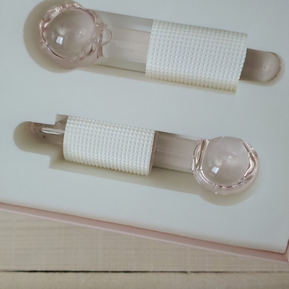 New Monat Facial Globes - Picture 3 of 3